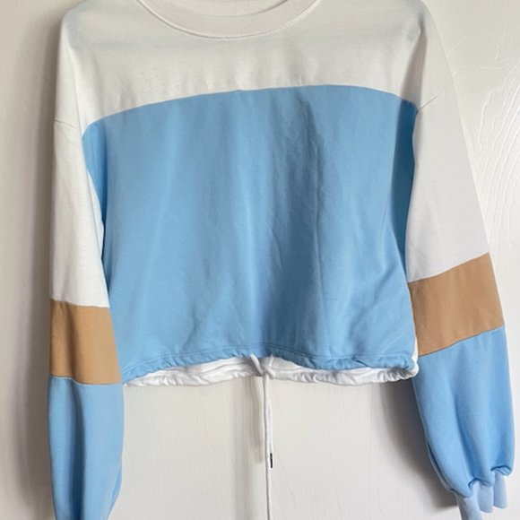 Cropped Sweatshirt - Picture 3 of 4